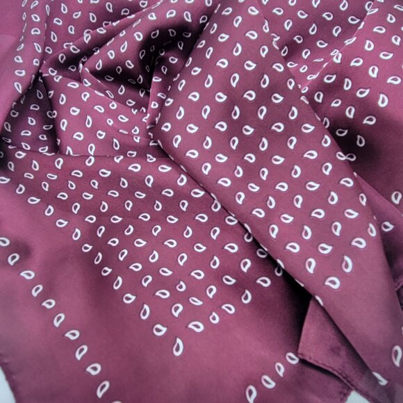 ✨Luxurious Silky Square Scarf Mini-Paisley Teardrop Neck Head Bandana Maroon New - Picture 3 of 5
